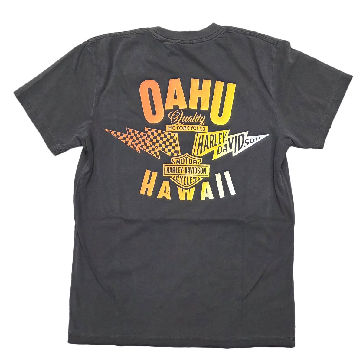 Harley-Davidson Mens Hawaiian Born T-shirt. 100% cotton traditional fit T-shirt. This T-shirt is individually dyed, due to the nature of garment dyeing, fabric color may bleed or fade after wash. 