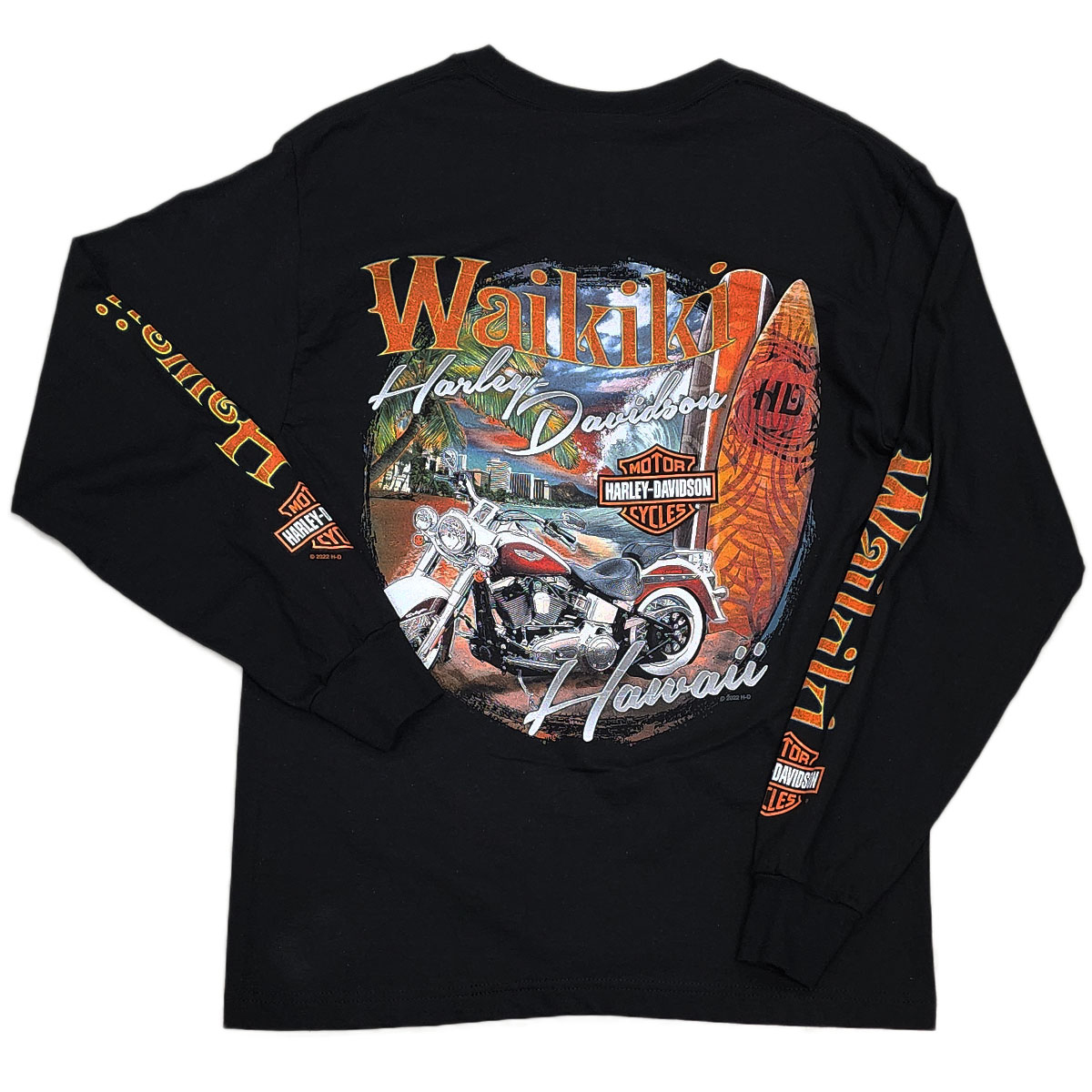 Harley-Davidson Men Coastline Long Sleeve T-shirt. 100% cotton long sleeve traditional t-shirt. Exclusive designs on both side of the sleeves. Color in black. SKU:COASTLINELS.
