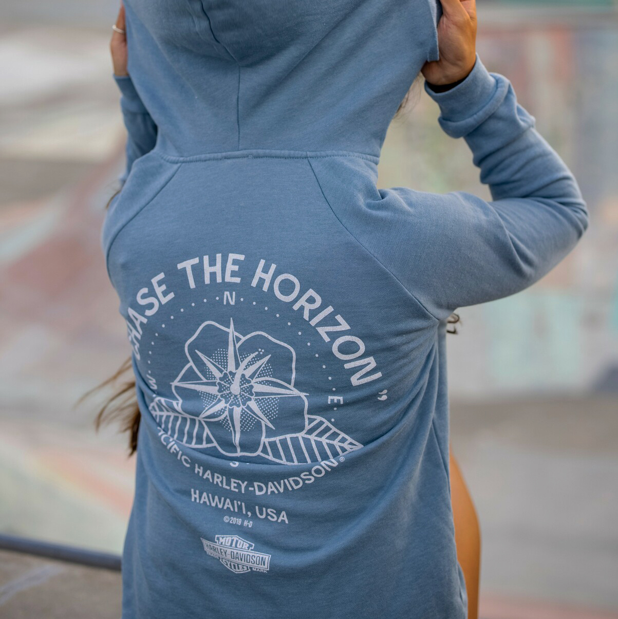 Harley-Davidson Women Chase The Horizon Blue Hoodie. Sizing Guide - Please noted that this style runs bigger than usual and it runs long as well.